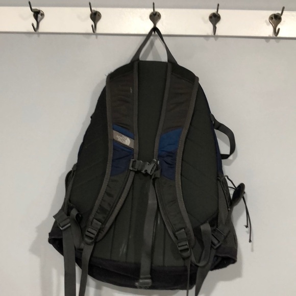 The North Face Slingshot Backpack - Picture 2 of 7